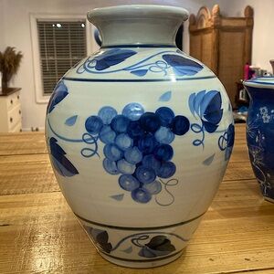 Large Gorgeous Vintage Miranda Thomas for Simon Pearce Grapevine Ceramic Vase